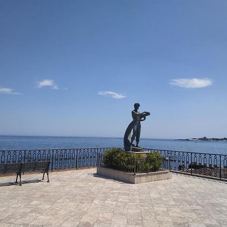 Suite Sul Mare Giardini Naxos Exterior photo